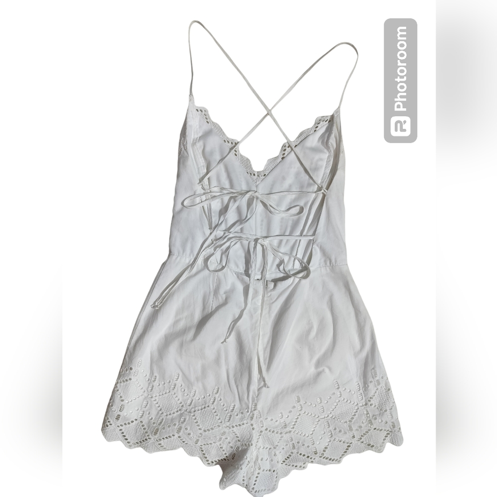 BP. White romper embroidered strappy back scalloped lace size M - Picture 5 of 14